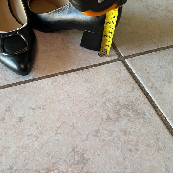 Naturalizer Classic Embellished Black leather Pointy toe with chunky heel - Picture 3 of 6